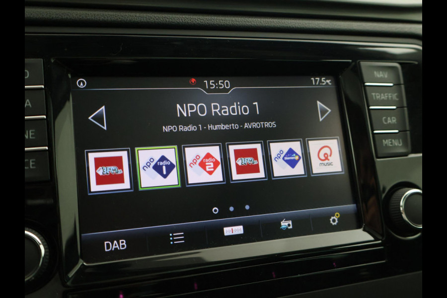 Škoda Rapid Spaceback 1.0 TSI DSG AUT CLEVER WIT PARELMOER + PANORAMADAK | STOELVERWARMING | DAB | NAVIGATIE