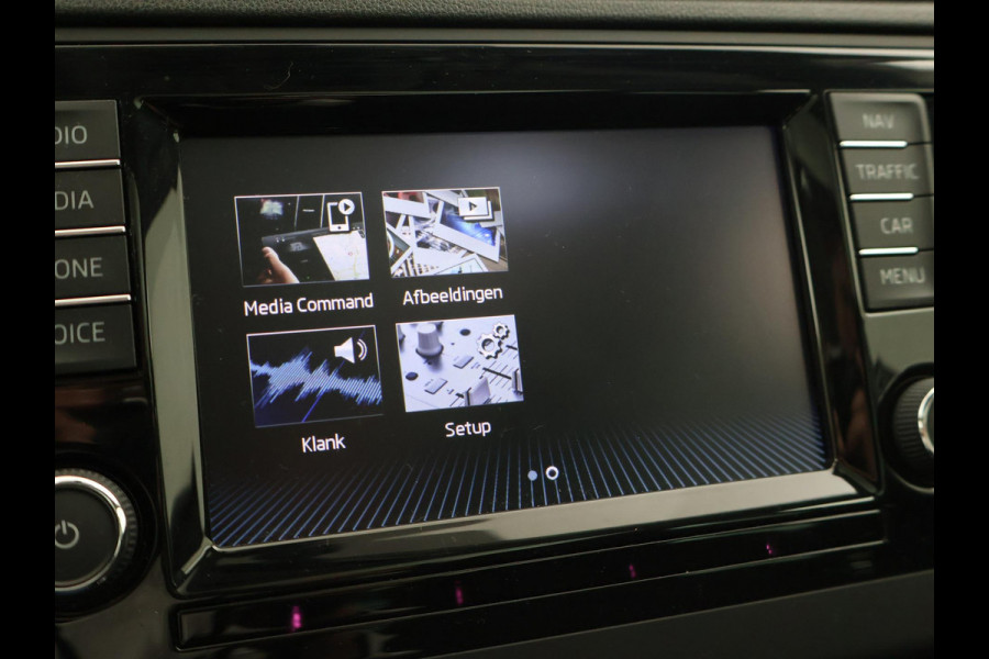 Škoda Rapid Spaceback 1.0 TSI DSG AUT CLEVER WIT PARELMOER + PANORAMADAK | STOELVERWARMING | DAB | NAVIGATIE