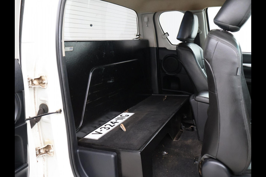 Toyota Hilux 2.4 D-4D-F 150 PK 4X4 XTRA CAB PROFESSIONAL EURO 6 + LEDER | AIRCO | CRUISE | TREKHAAK