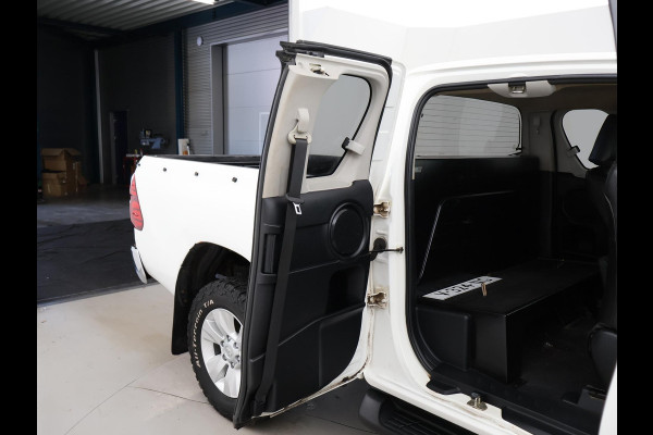 Toyota Hilux 2.4 D-4D-F 150 PK 4X4 XTRA CAB PROFESSIONAL EURO 6 + LEDER | AIRCO | CRUISE | TREKHAAK