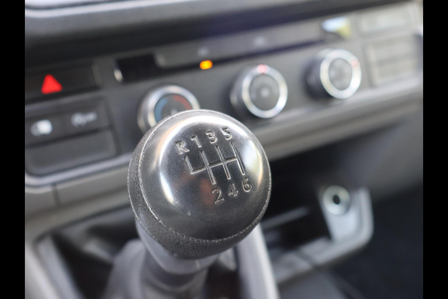 Volkswagen Crafter 2.0 TDI L3H3 + CARPLAY | CAMERA | CRUISE CONTROL | 3 ZITS