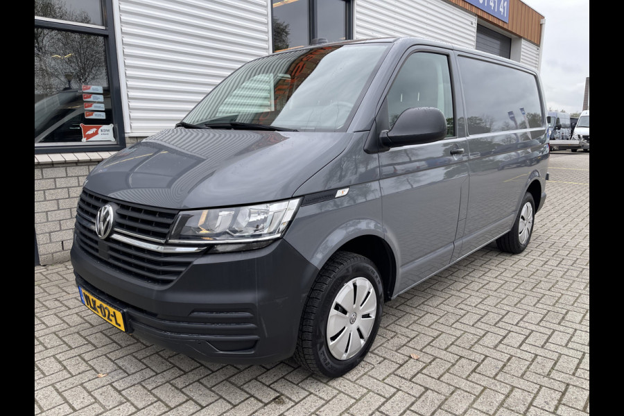 Volkswagen Transporter 2.0 TDI L1H1 26 Economy Business / vaste prijs rijklaar € 17.950 ex btw / lease vanaf € 302 / euro 6 / bpm vrij / airco / cruise / achterdeuren / bijrijdersbank / pdc achter !
