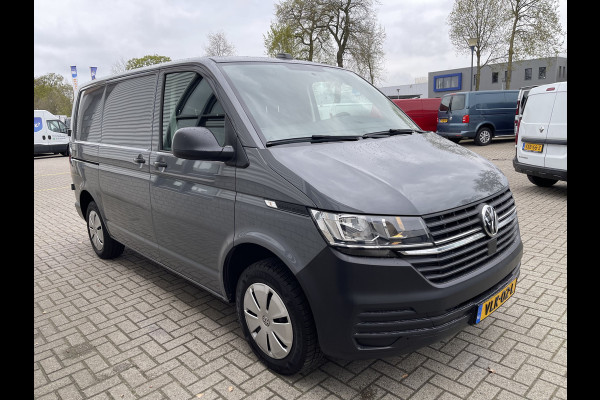 Volkswagen Transporter 2.0 TDI L1H1 26 Economy Business / vaste prijs rijklaar € 17.950 ex btw / lease vanaf € 302 / euro 6 / bpm vrij / airco / cruise / achterdeuren / bijrijdersbank / pdc achter !