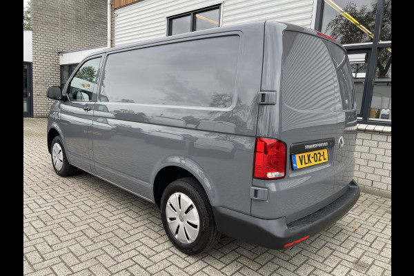 Volkswagen Transporter 2.0 TDI L1H1 26 Economy Business / vaste prijs rijklaar € 17.950 ex btw / lease vanaf € 302 / euro 6 / bpm vrij / airco / cruise / achterdeuren / bijrijdersbank / pdc achter !