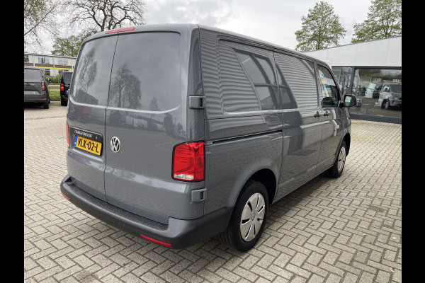 Volkswagen Transporter 2.0 TDI L1H1 26 Economy Business / vaste prijs rijklaar € 17.950 ex btw / lease vanaf € 302 / euro 6 / bpm vrij / airco / cruise / achterdeuren / bijrijdersbank / pdc achter !