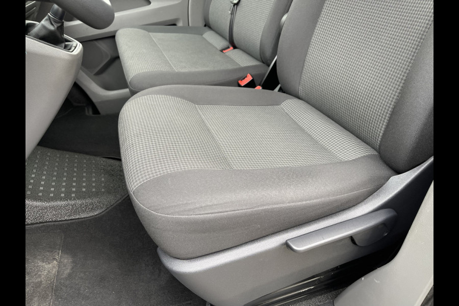 Volkswagen Transporter 2.0 TDI L1H1 26 Economy Business / vaste prijs rijklaar € 17.950 ex btw / lease vanaf € 302 / euro 6 / bpm vrij / airco / cruise / achterdeuren / bijrijdersbank / pdc achter !