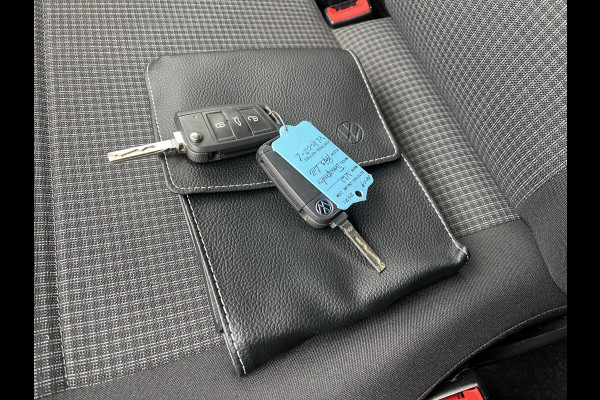 Volkswagen Transporter 2.0 TDI L1H1 26 Economy Business / vaste prijs rijklaar € 17.950 ex btw / lease vanaf € 302 / euro 6 / bpm vrij / airco / cruise / achterdeuren / bijrijdersbank / pdc achter !