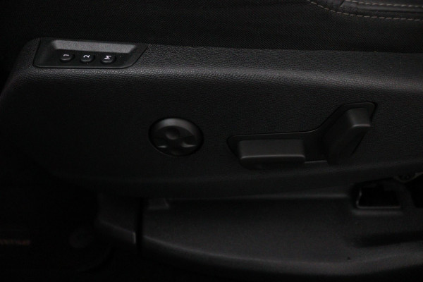 Peugeot 5008 1.2 PureTech*NAVI*CAM*HAAK*CRUISE*ECC*CARPLAY*7PER