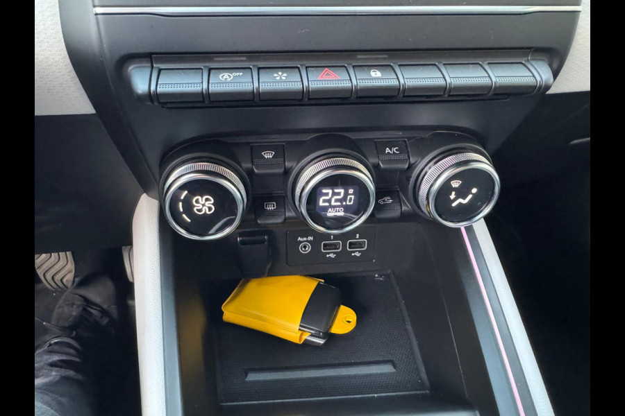 Renault Clio TCe 90 Techno Navi / Camera & P-sensoren / Clima / LM velgen / Full LED