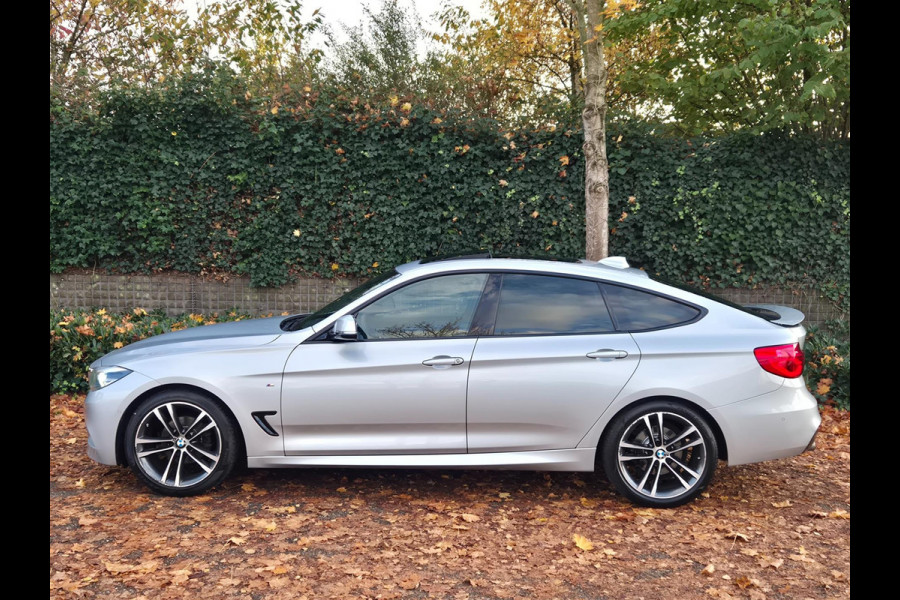 BMW 3-serie GT M Sport Panorama Apple CarPlay 19inch NAP 100% Dealer onderhouden GARANTIE 320i Corporate Lease High Executive