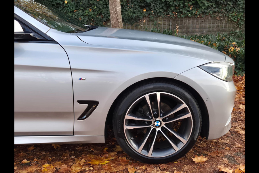 BMW 3-serie GT M Sport Panorama Apple CarPlay 19inch NAP 100% Dealer onderhouden GARANTIE 320i Corporate Lease High Executive
