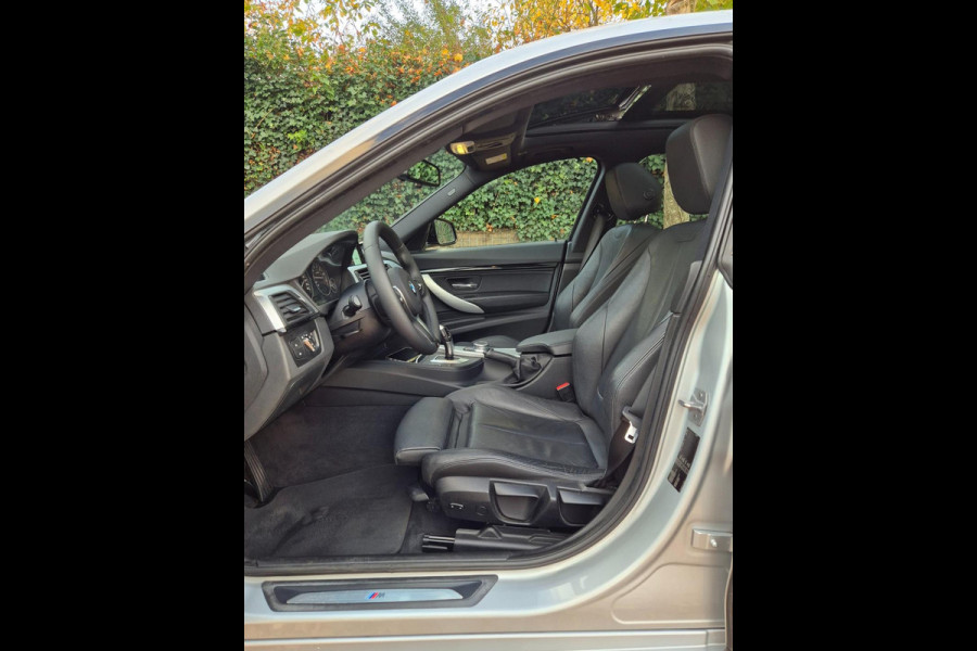 BMW 3-serie GT M Sport Panorama Apple CarPlay 19inch NAP 100% Dealer onderhouden GARANTIE 320i Corporate Lease High Executive