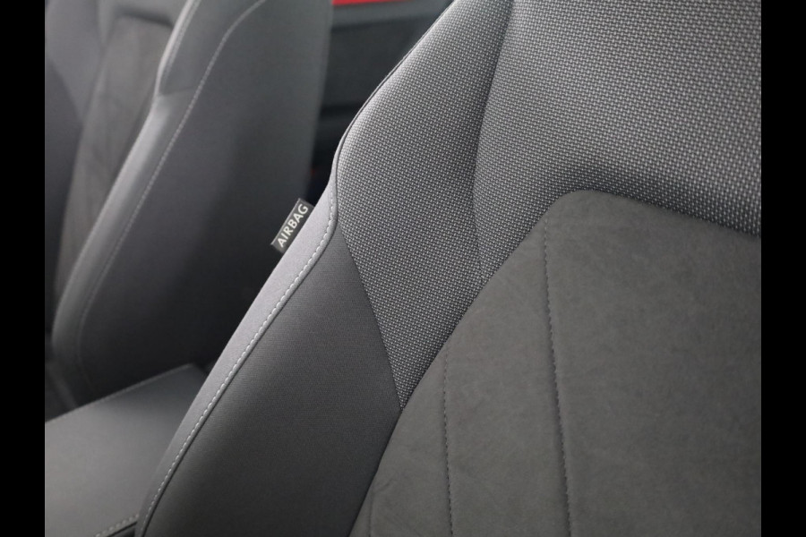 Volkswagen Golf 1.4 eHybrid Style 204 pk Automaat (DSG) | Navigatie | Panoramadak | Parkeersensoren | Adaptieve cruise control | Stoelverwarming |