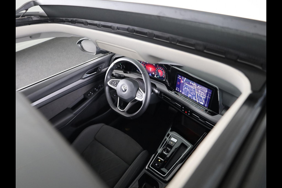 Volkswagen Golf 1.4 eHybrid Style 204 pk Automaat (DSG) | Navigatie | Panoramadak | Parkeersensoren | Adaptieve cruise control | Stoelverwarming |