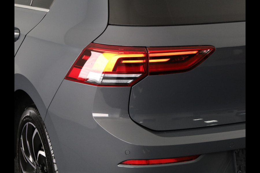 Volkswagen Golf 1.4 eHybrid Style 204 pk Automaat (DSG) | Navigatie | Panoramadak | Parkeersensoren | Adaptieve cruise control | Stoelverwarming |