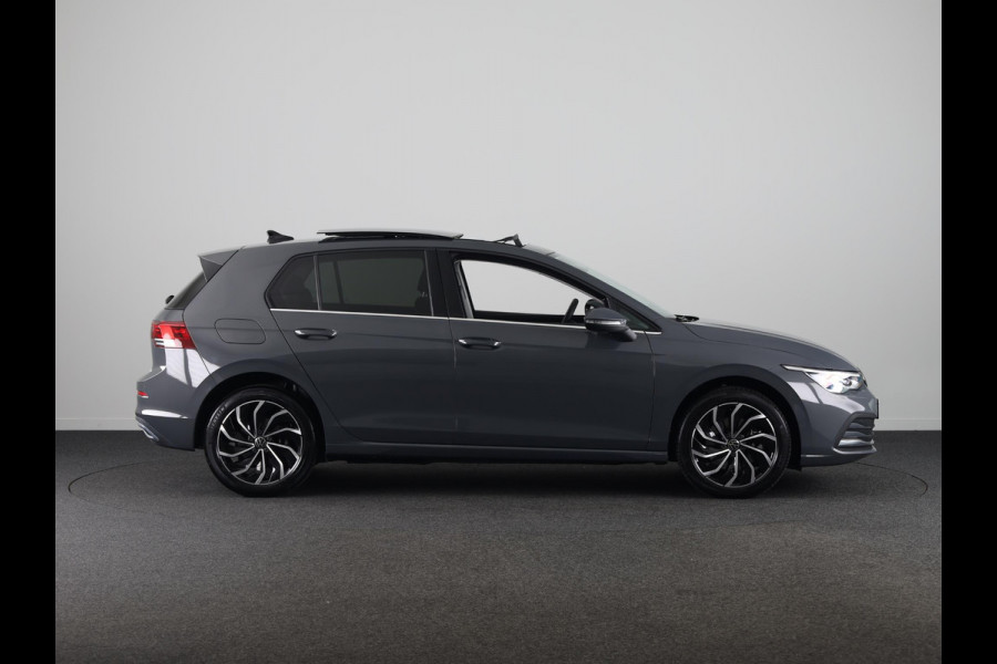 Volkswagen Golf 1.4 eHybrid Style 204 pk Automaat (DSG) | Navigatie | Panoramadak | Parkeersensoren | Adaptieve cruise control | Stoelverwarming |