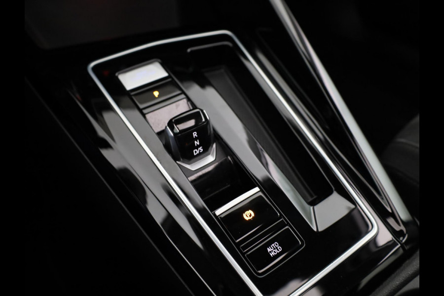 Volkswagen Golf 1.4 eHybrid Style 204 pk Automaat (DSG) | Navigatie | Panoramadak | Parkeersensoren | Adaptieve cruise control | Stoelverwarming |