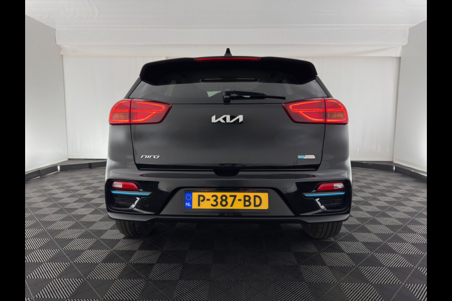 Kia e-Niro DynamicPlusLine 64 kWh [ 3-Fase ] {SOH-95%} (INCL-BTW) Aut.*PANO | LEATHER-FABRIC | FULL-LED | NAVI-FULLMAP | DAB+ | ADAPT.CRUISE | CAMERA | HEATED-COMFORTSEATS | KEYLESS | DIGI-COCKPIT | SHIFT-PADDLES | CARPLAY | LANE-ASSIST | 17"ALU*