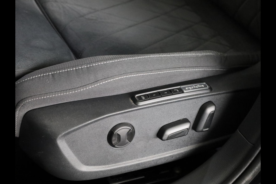 Volkswagen GOLF Variant 1.5 TSI Style 150 pk | Navigatie via App | Panoramadak | Parkeersensoren (Park assist) | Stoelverwarming | Apple Carplay/Android Auto |