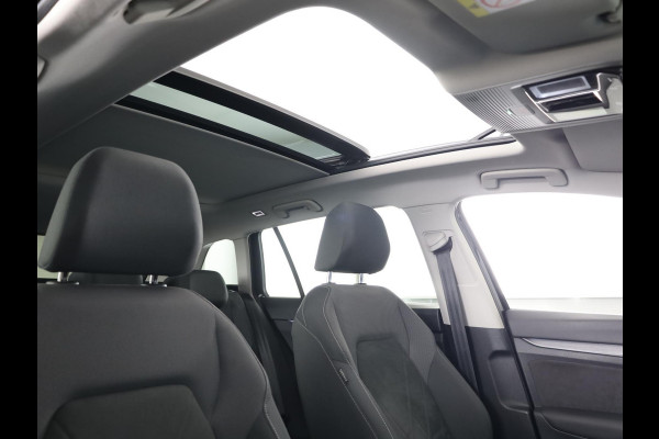 Volkswagen GOLF Variant 1.5 TSI Style 150 pk | Navigatie via App | Panoramadak | Parkeersensoren (Park assist) | Stoelverwarming | Apple Carplay/Android Auto |