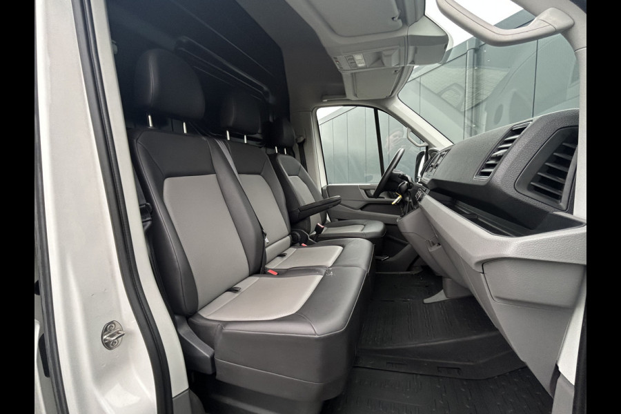 Volkswagen Crafter 35 2.0 TDI 141 PK / DSG AUTOMAAT / L3H3 / 3 TONS TREKHAAK / AIRCO / CAMERA / 3-ZITS