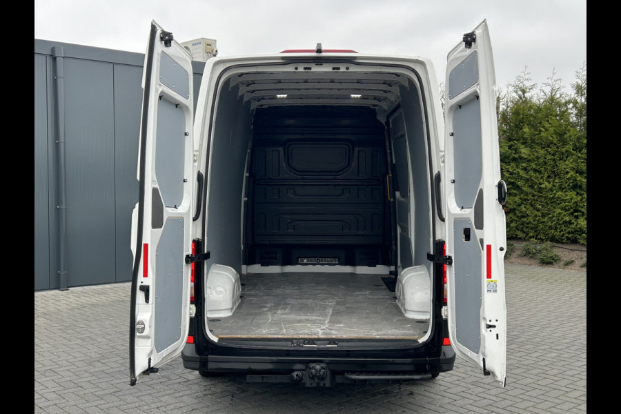 Volkswagen Crafter 35 2.0 TDI 141 PK / DSG AUTOMAAT / L3H3 / 3 TONS TREKHAAK / AIRCO / CAMERA / 3-ZITS