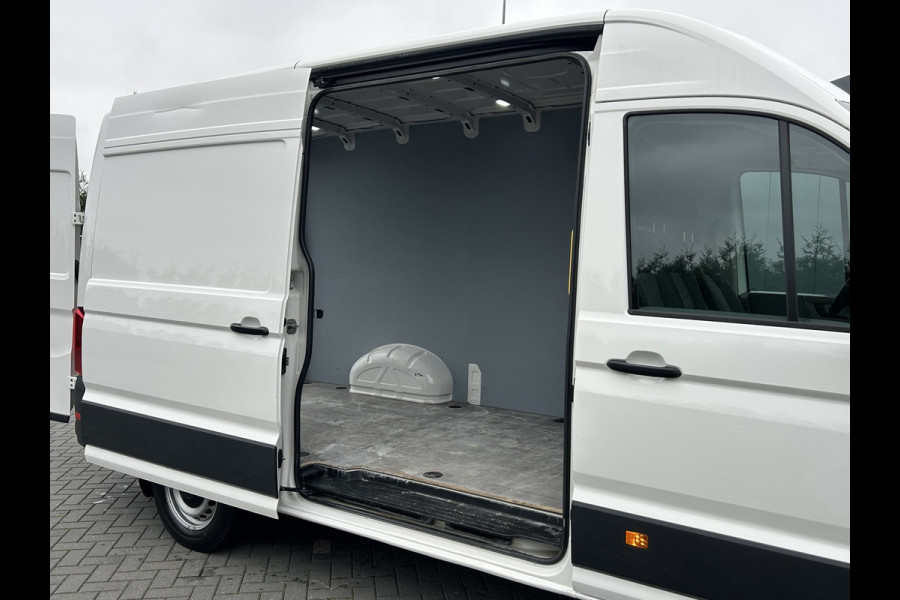 Volkswagen Crafter 35 2.0 TDI 141 PK / DSG AUTOMAAT / L3H3 / 3 TONS TREKHAAK / AIRCO / CAMERA / 3-ZITS