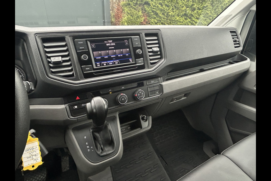 Volkswagen Crafter 35 2.0 TDI 141 PK / DSG AUTOMAAT / L3H3 / 3 TONS TREKHAAK / AIRCO / CAMERA / 3-ZITS