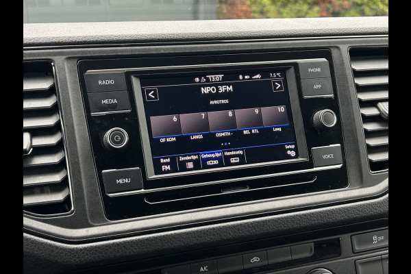 Volkswagen Crafter 35 2.0 TDI 141 PK / DSG AUTOMAAT / L3H3 / 3 TONS TREKHAAK / AIRCO / CAMERA / 3-ZITS