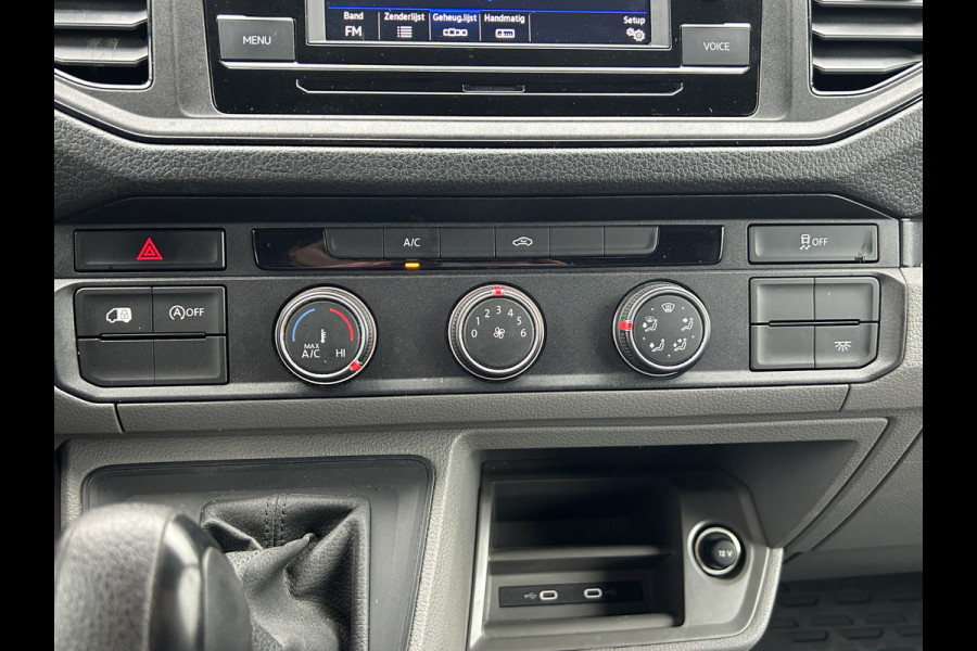 Volkswagen Crafter 35 2.0 TDI 141 PK / DSG AUTOMAAT / L3H3 / 3 TONS TREKHAAK / AIRCO / CAMERA / 3-ZITS