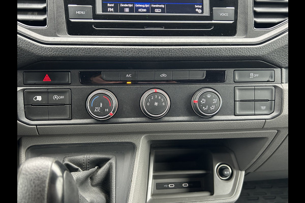 Volkswagen Crafter 35 2.0 TDI 141 PK / DSG AUTOMAAT / L3H3 / 3 TONS TREKHAAK / AIRCO / CAMERA / 3-ZITS