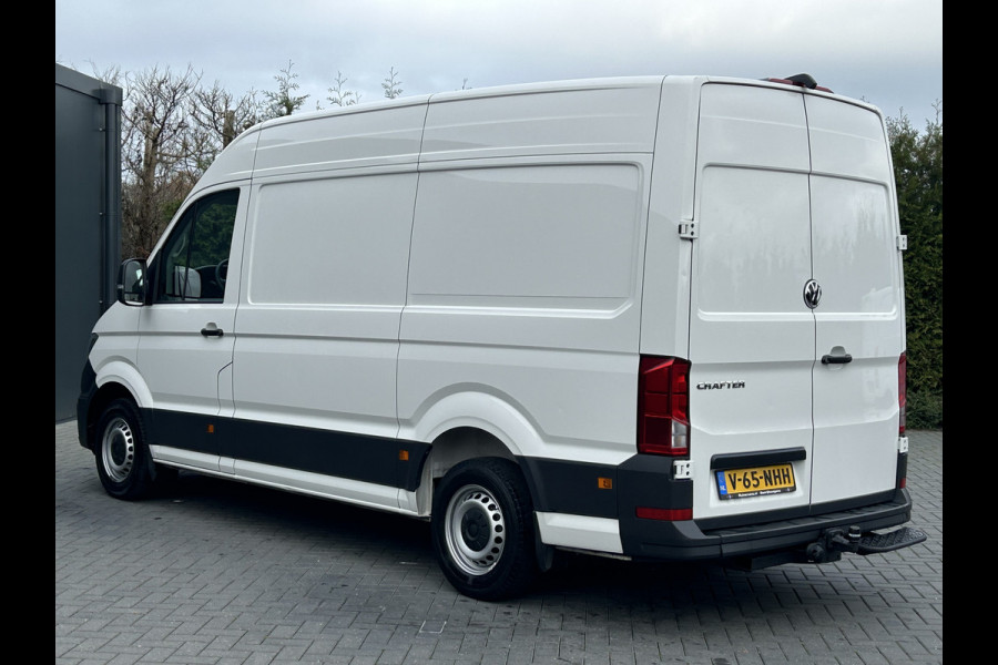 Volkswagen Crafter 2.0 TDI 141 PK / DSG AUTOMAAT / L3H3 / 3 TONS TREKHAAK / AIRCO / CRUISE / CAMERA / 3-ZITS
