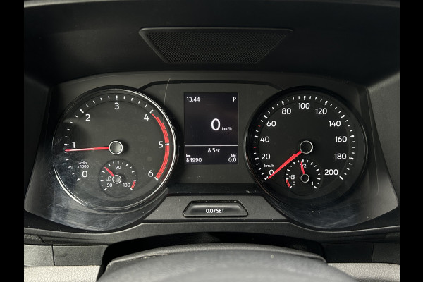 Volkswagen Crafter 2.0 TDI 141 PK / DSG AUTOMAAT / L3H3 / 3 TONS TREKHAAK / AIRCO / CRUISE / CAMERA / 3-ZITS