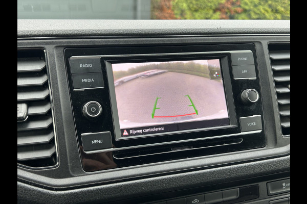 Volkswagen Crafter 2.0 TDI 141 PK / DSG AUTOMAAT / L3H3 / 3 TONS TREKHAAK / AIRCO / CRUISE / CAMERA / 3-ZITS