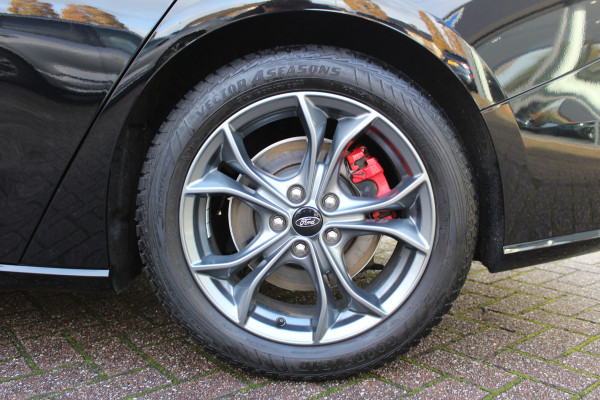 Ford FOCUS Wagon 1.0 EcoBoost 155PK Hybrid ST Line X | Panoramadak | Trekhaak | AGR | Elektrische achterklep | B&O Actieweken 1 t/m 15 november!