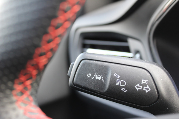 Ford FOCUS Wagon 1.0 EcoBoost 155PK Hybrid ST Line X | Panoramadak | Trekhaak | AGR | Elektrische achterklep | B&O Actieweken 1 t/m 15 november!