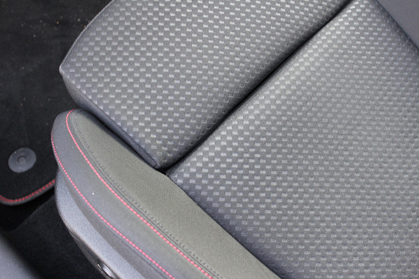 Ford FOCUS Wagon 1.0 EcoBoost 155PK Hybrid ST Line X | Panoramadak | Trekhaak | AGR | Elektrische achterklep | B&O Actieweken 1 t/m 15 november!