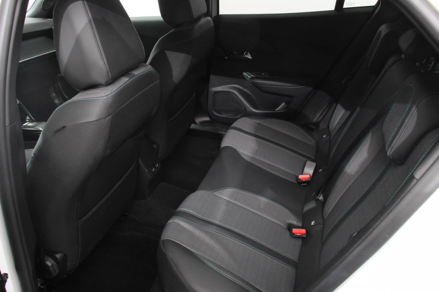 Peugeot 2008 1.2 PureTech 130pk Automaat Allure Navigatie Climate Control LED Lichtmetalen Velgen Parkeer sensoren Cruise Control