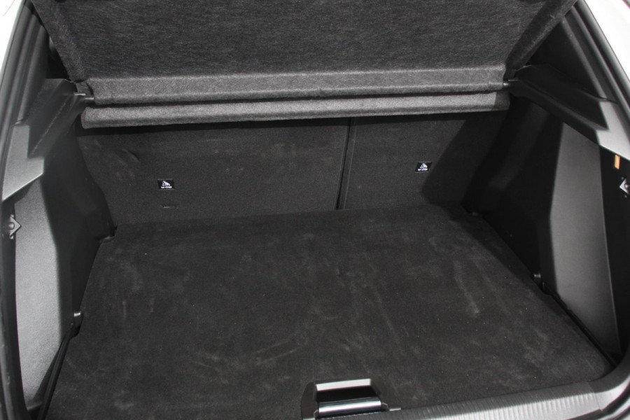 Peugeot 2008 1.2 PureTech 130pk Automaat Allure Navigatie Climate Control LED Lichtmetalen Velgen Parkeer sensoren Cruise Control