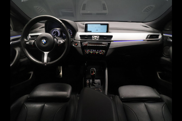 BMW X2 sDrive20i M Sport [TREKHAAK AFNEEMBAAR, MEMORY SEATS, APPLE CARPLAY, HARMAN/KARDON, HEAD-UP DISPLAY, SFEERVERLICHTING, PDC MET CAMERA, STOELVERWARMING, ELEKTRISCHE ACHTERKLEP, CRUISE CONTROL, NIEUWSTAAT]