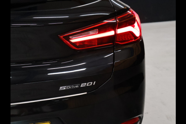 BMW X2 sDrive20i M Sport [TREKHAAK AFNEEMBAAR, MEMORY SEATS, APPLE CARPLAY, HARMAN/KARDON, HEAD-UP DISPLAY, SFEERVERLICHTING, PDC MET CAMERA, STOELVERWARMING, ELEKTRISCHE ACHTERKLEP, CRUISE CONTROL, NIEUWSTAAT]