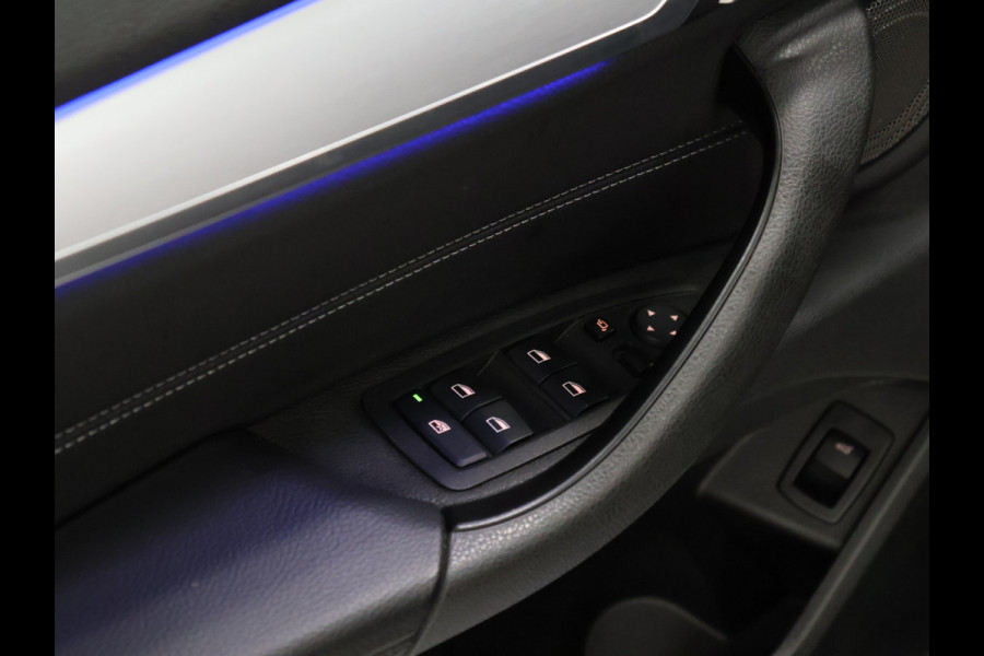 BMW X2 sDrive20i M Sport [TREKHAAK AFNEEMBAAR, MEMORY SEATS, APPLE CARPLAY, HARMAN/KARDON, HEAD-UP DISPLAY, SFEERVERLICHTING, PDC MET CAMERA, STOELVERWARMING, ELEKTRISCHE ACHTERKLEP, CRUISE CONTROL, NIEUWSTAAT]