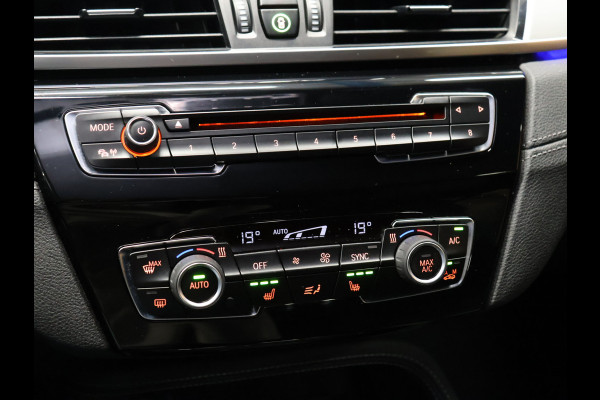 BMW X2 sDrive20i M Sport [TREKHAAK AFNEEMBAAR, MEMORY SEATS, APPLE CARPLAY, HARMAN/KARDON, HEAD-UP DISPLAY, SFEERVERLICHTING, PDC MET CAMERA, STOELVERWARMING, ELEKTRISCHE ACHTERKLEP, CRUISE CONTROL, NIEUWSTAAT]