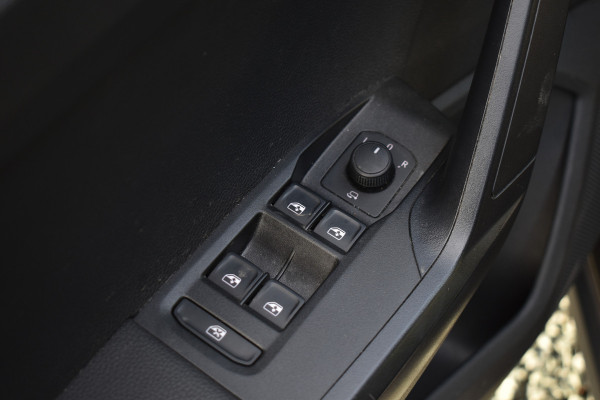 Seat Arona TSI 115PK DSG BUSINESS VIRTUAL/CRUISE/CARPLAY