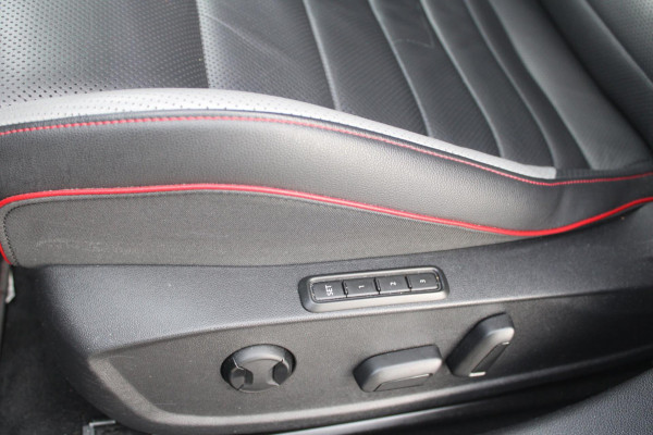 Volkswagen Golf 2.0 TSI GTI Clubsport | Nurburgring | Pano | IQ | Leder | HUD | HK | 1e lak