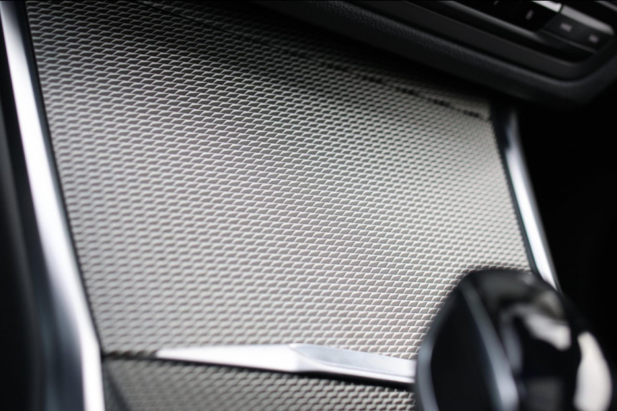 BMW 3 Serie Touring 330e M-Sport *Pano*H/K*360 Camera*Trekhaak*
