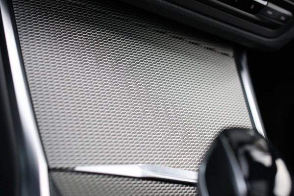BMW 3 Serie Touring 330e M-Sport *Pano*H/K*360 Camera*Trekhaak*