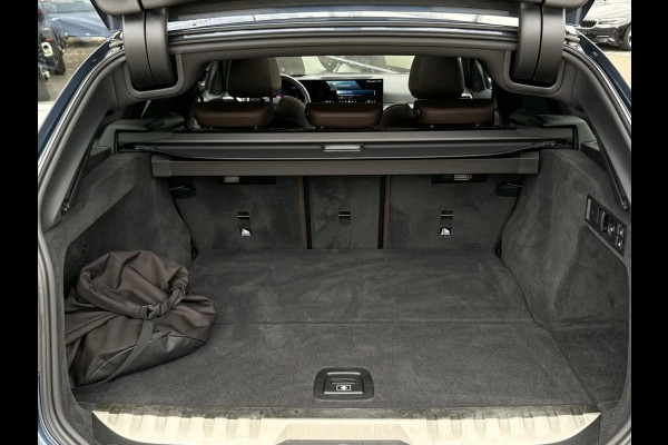 BMW 3 Serie Touring 330e M-SPORT ** ADAPT, LED, LEDER, HuD, MEM, ACC, TREKH, H&K SOUND, 19-inch LMV ** 1e EIG - BMW GAR. t/m 11-2029 ** ** INFORMEER OOK NAAR ONZE AANTREKKELIJKE FINANCIAL-LEASE TARIEVEN **