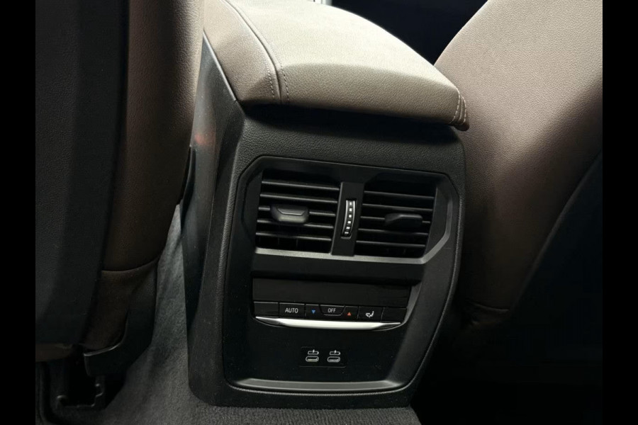 BMW 3 Serie Touring 330e M-SPORT ** ADAPT, LED, LEDER, HuD, MEM, ACC, TREKH, H&K SOUND, 19-inch LMV ** 1e EIG - BMW GAR. t/m 11-2029 ** ** INFORMEER OOK NAAR ONZE AANTREKKELIJKE FINANCIAL-LEASE TARIEVEN **