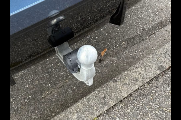 BMW 3 Serie Touring 330e M-SPORT ** ADAPT, LED, LEDER, HuD, MEM, ACC, TREKH, H&K SOUND, 19-inch LMV ** 1e EIG - BMW GAR. t/m 11-2029 ** ** INFORMEER OOK NAAR ONZE AANTREKKELIJKE FINANCIAL-LEASE TARIEVEN **